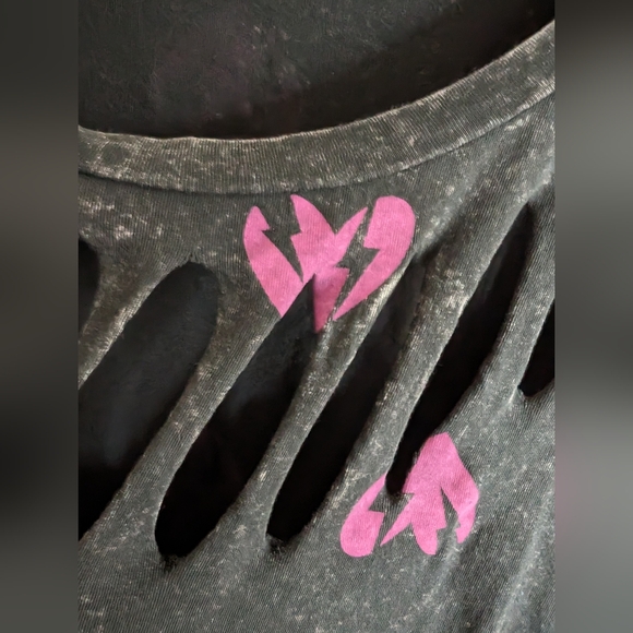 Lovesick Cut-Out Neck Distressed T-shirt - Picture 4 of 5